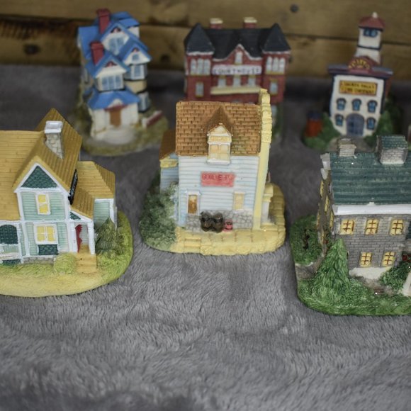Vintage International Resourcing Services Inc. Miniature City Set - Picture 12 of 16